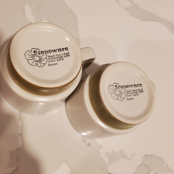 Stoneware stackable mugs, off white and green, made in Japan, 1 pair - Picture 2 of 6